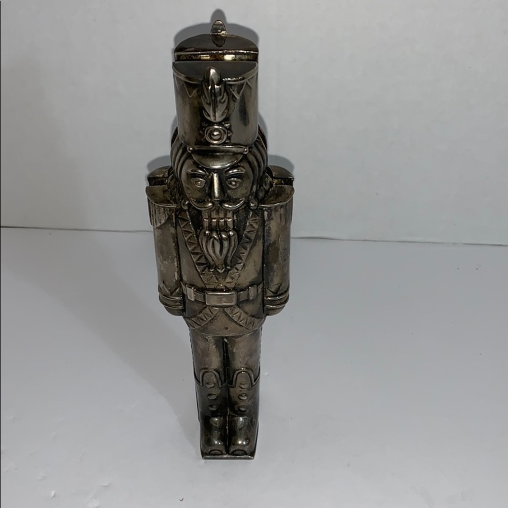 Nutcracker nutcracker